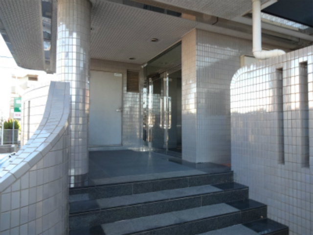 13/14 エントランス