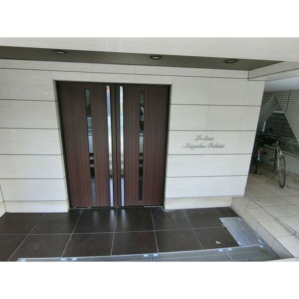 15/16 エントランス