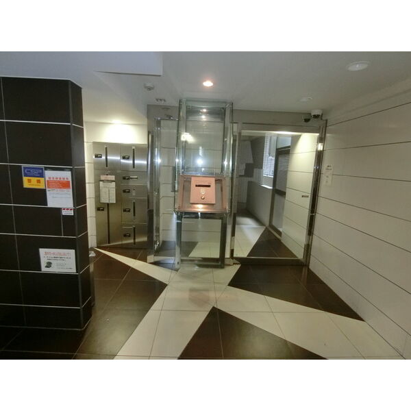 16/16 エントランス