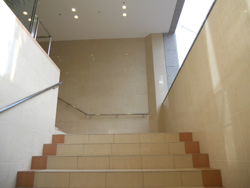 5/5 エントランス