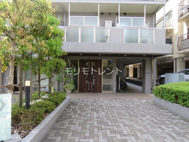 16/17 エントランス