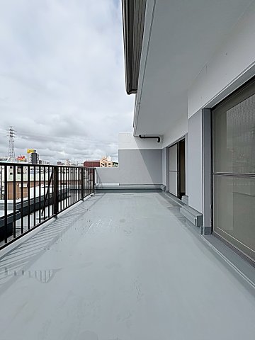 21/27 バルコニー