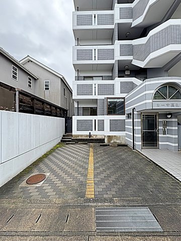 27/27 駐車場