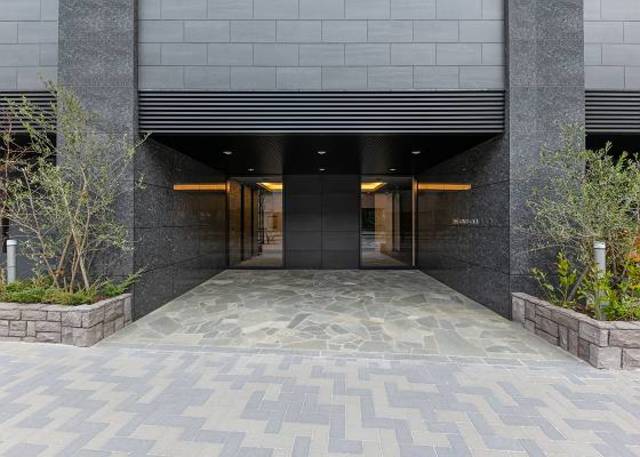 18/27 エントランス