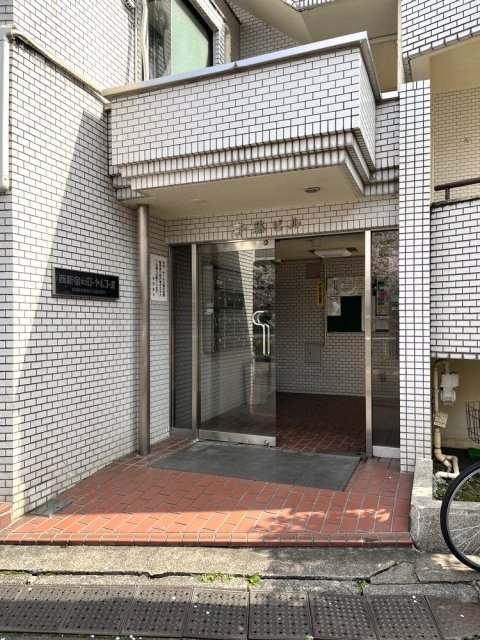 23/28 エントランス