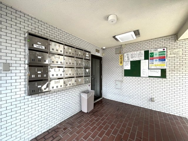 24/28 エントランス