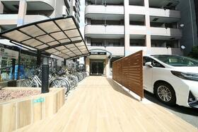 16/16 エントランス