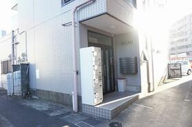 16/16 エントランス