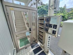 16/16 エントランス