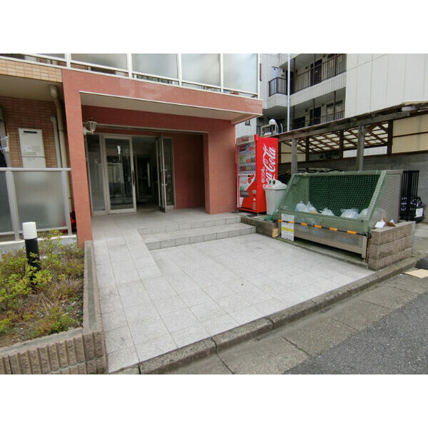 14/14 エントランス