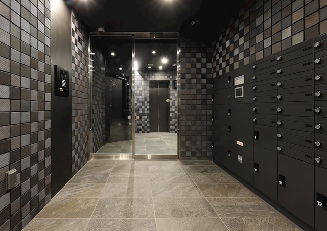 18/30 エントランス