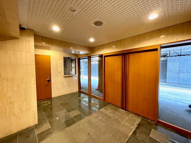 14/23 エントランス