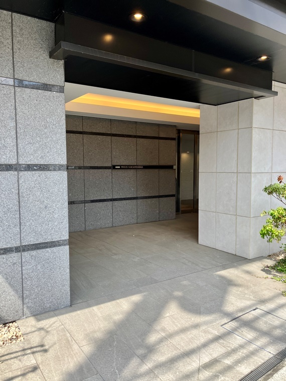 15/16 エントランス