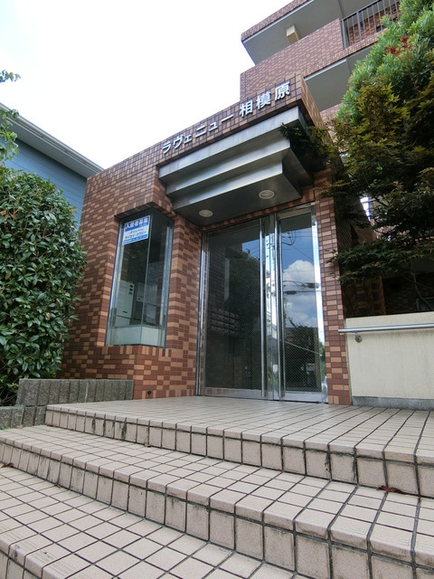 22/23 エントランス