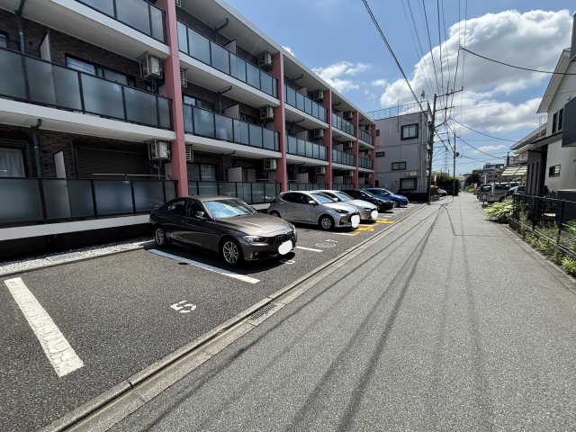 16/16 駐車場