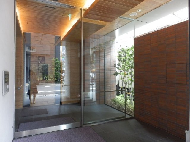 17/27 エントランス