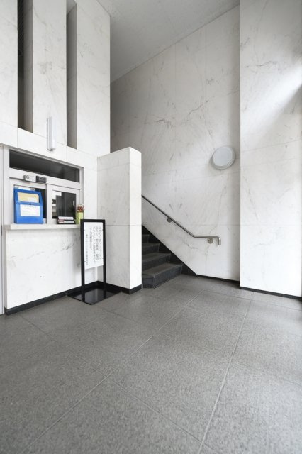 18/19 エントランス