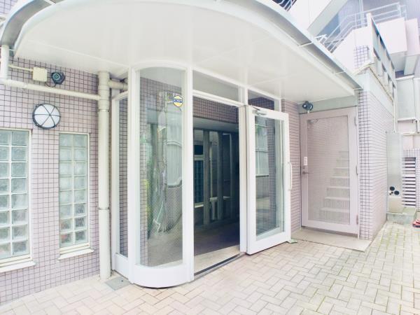 27/29 エントランス