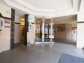 16/16 エントランス