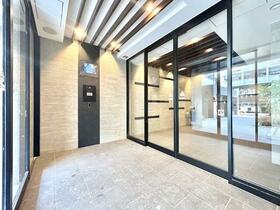 16/17 エントランス