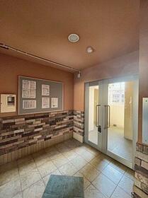 16/16 エントランス