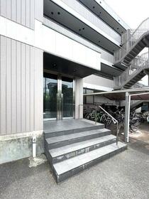 16/16 エントランス