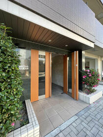 16/16 エントランス