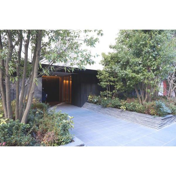 16/16 エントランス