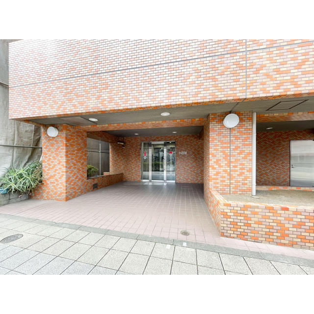 20/27 エントランス