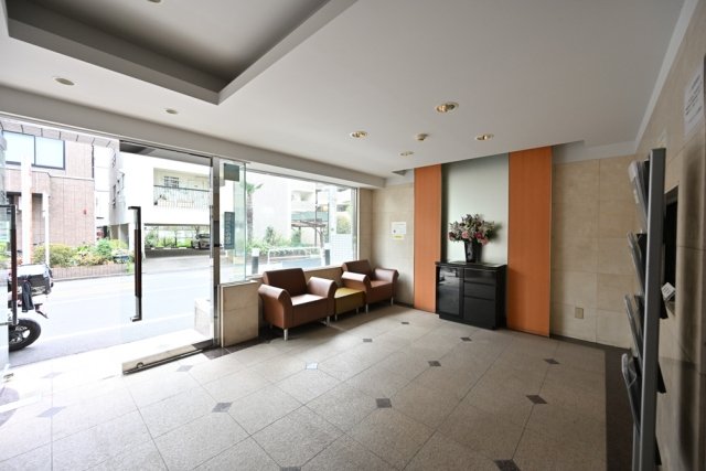 18/26 エントランス