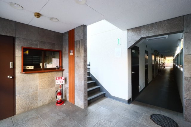 18/19 エントランス