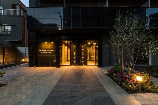 16/20 エントランス