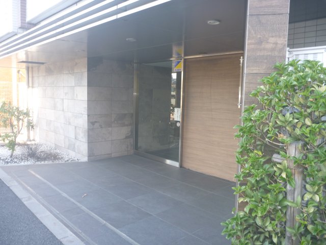 5/5 エントランス