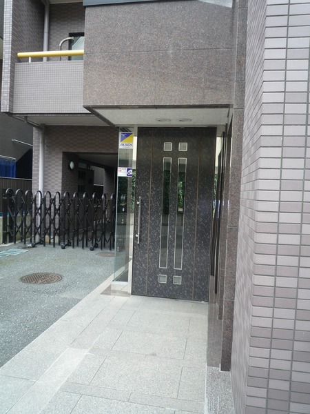 13/14 エントランス