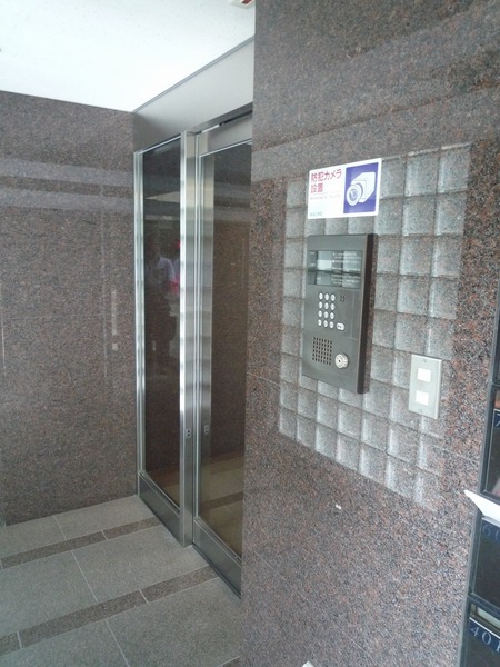 14/14 エントランス