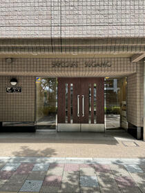 16/16 エントランス