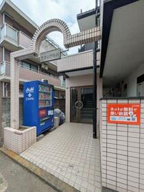 16/16 エントランス