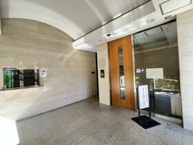 16/16 エントランス