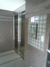 16/16 エントランス