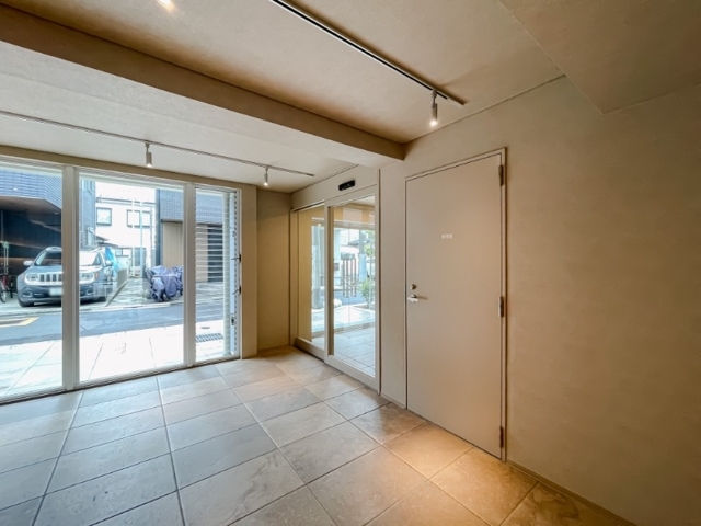 2/3 エントランス