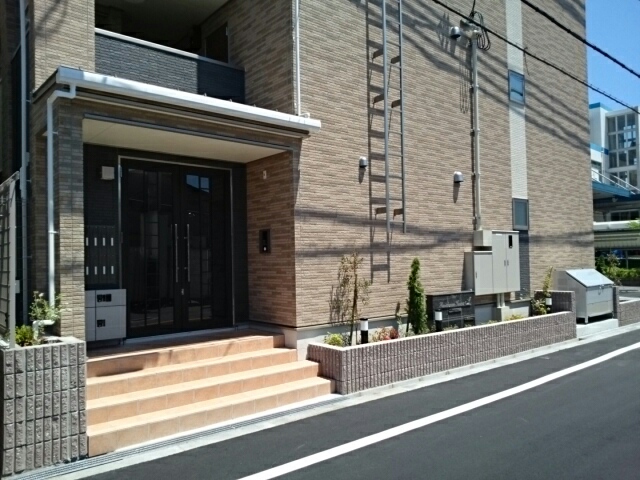 14/20 エントランス