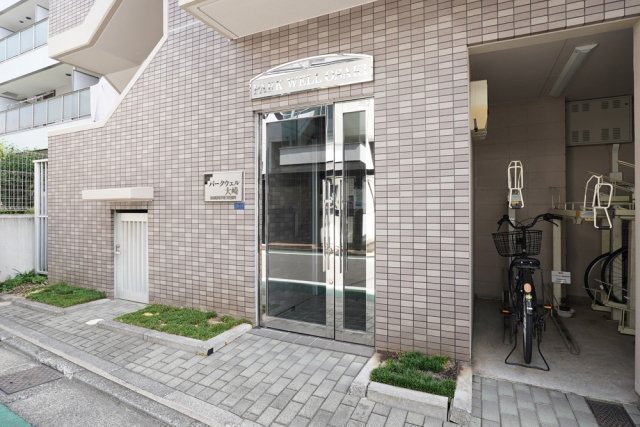 18/19 エントランス