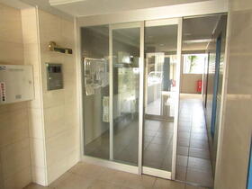 16/16 エントランス