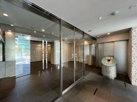 16/16 エントランス