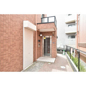 16/16 エントランス