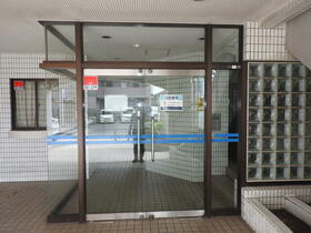 16/16 エントランス