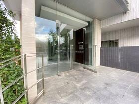 16/16 エントランス