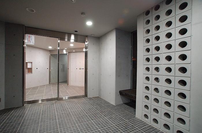 15/15 エントランス