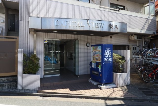 18/25 エントランス