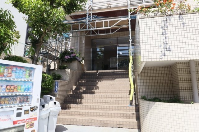 21/22 エントランス